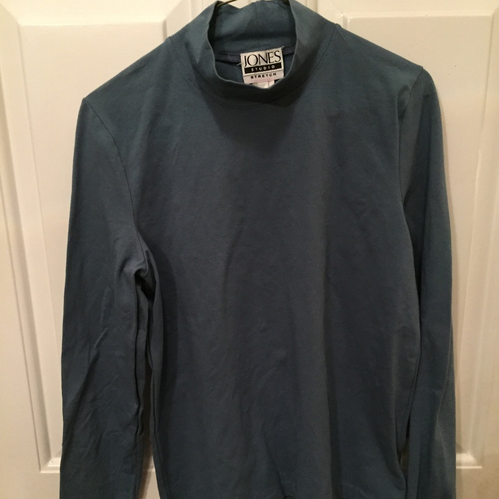 New Jones Studio size med long sleeve top